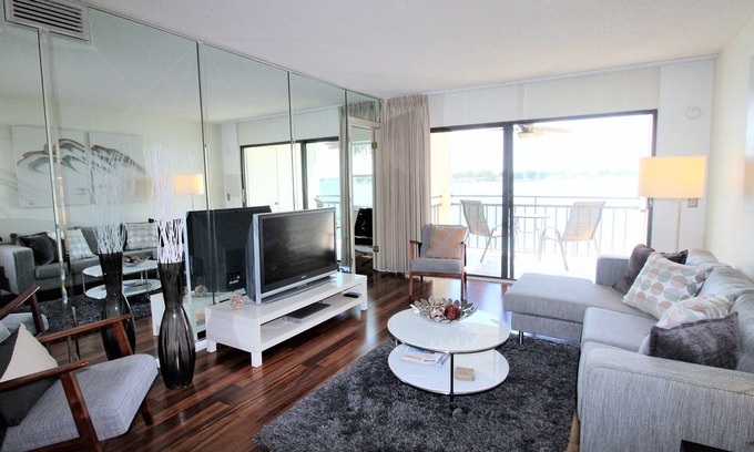 Casa del Mar Apartment | Modern Casa Del Mar Bayside Condo w/ Free WiFi, Cozy Balcony & More!