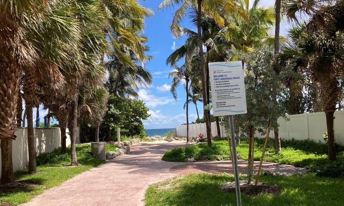 Galt Mile Apartment | Modern Fort Lauderdale Unit - Near Beaches & Downtown