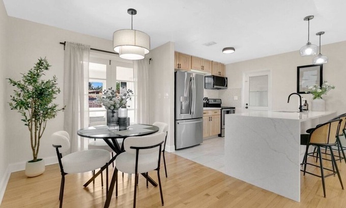 Pine Castle House | Modern Poolside Bungalow in the Heart of Orlando