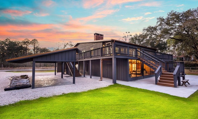 Fairhope House | Modern Waterfront Retreat, Dual Kitchens, 3500SF, Pet Friendly