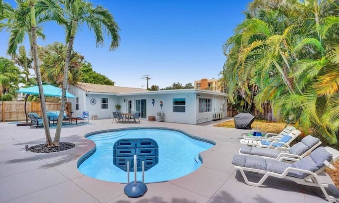 Lake Ridge House | Oasis Retreat! - 4BR/3BA Private Pool Home!