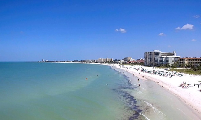 Siesta Key Condo | Open Concept 2 BR/2Bath, New in Unit Laundry, Covered Parking in Front of Unit