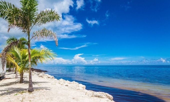 Marathon Condo | P41 - Beach Front condo with 2 bedrooms, 2 bath, pool and tennis courts!