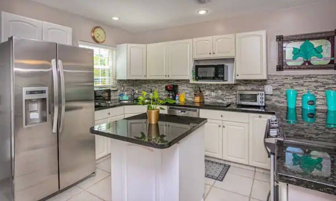 Southside House | Palm Paradises- Cozy elegant home, WPB gem.