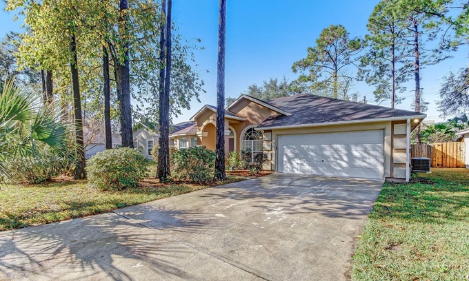 Fernandina Beach House | Pet Friendly - 3/2 Single Family Home 1 mile from Beach!