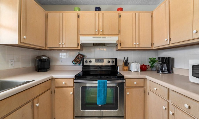 Holiday Beach House | Pet-Friendly Beach Retreat for 8! Walk to Gulf