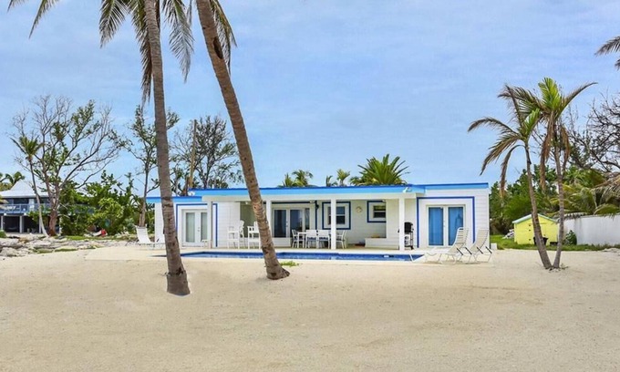 Islamorada House | POOL AND DEEP WATER DOCK