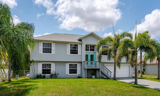 Jacarandas House | Pool,Bikes, great for Family Reunion :Soleil Palms