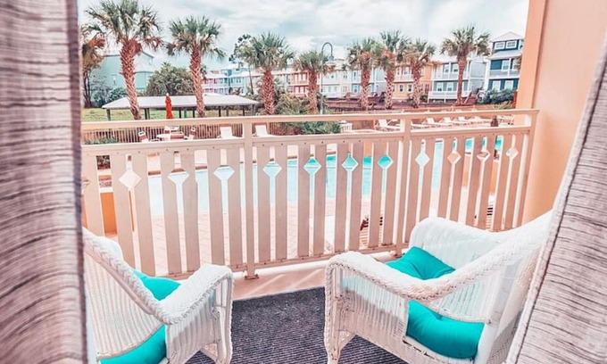 Waterside Village House | Poolside Condo at Waterside