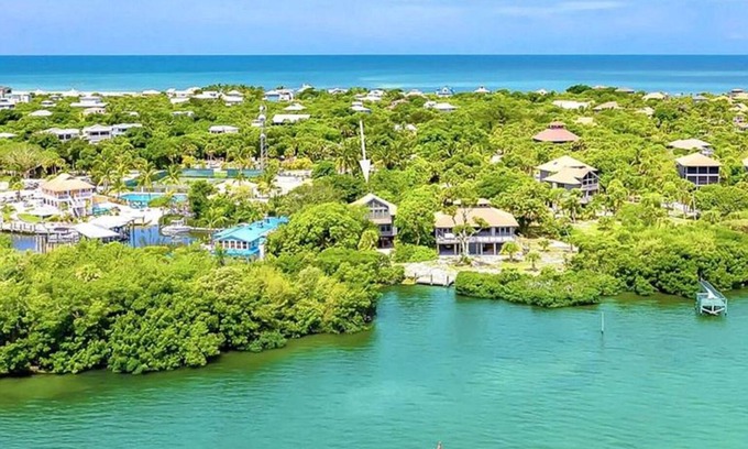 Safety Harbor Club House | Private dock with 2 golf carts Oceanfront home Absolute Best Location on island!