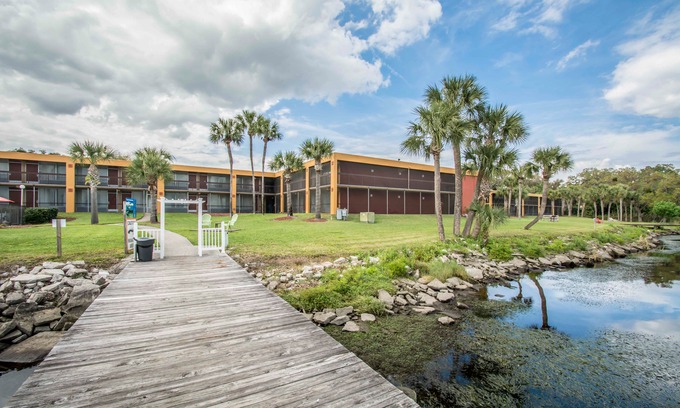 Palatka Hotel | Quality Inn and Suites Riverfront