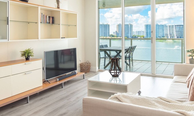 Sunny Isles Beach Condo | Quiet marine condo with breathtaking views of the bay | WIFI + Parking