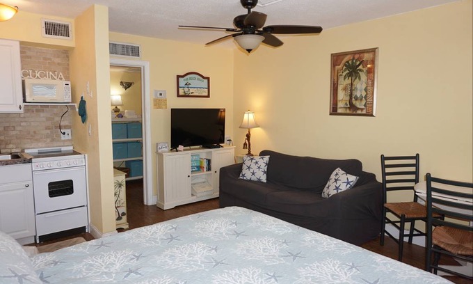 North Redington Beach Apartment | Redington Surf Resort 03 Studio