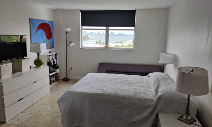 North Beach Condo | Relax with a spectacular view, 5 min walk to the beach, restaurants, supermarket