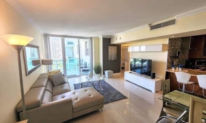 Hollywood South Central Beach Condo | Relaxing Condo at The Tides - Hollywood CS60