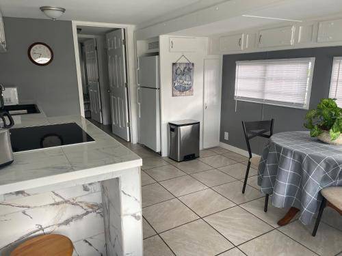Bayshore Gardens Resort | Resort ∙ 2 bedrooms ∙ 5 guests