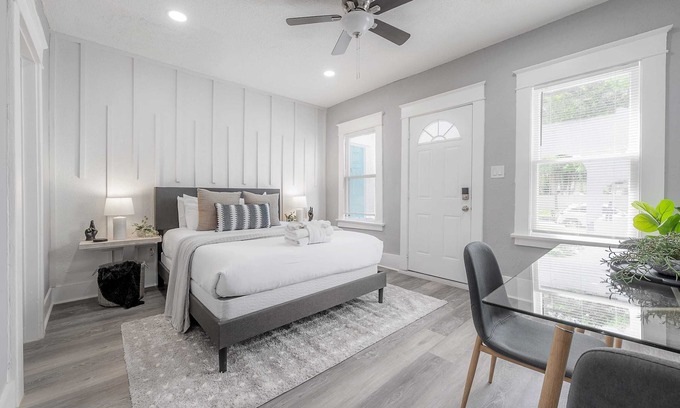 Old Seminole Heights Apartment | "Riverbend Gem" - Studio|Courtyard|TPA Heights