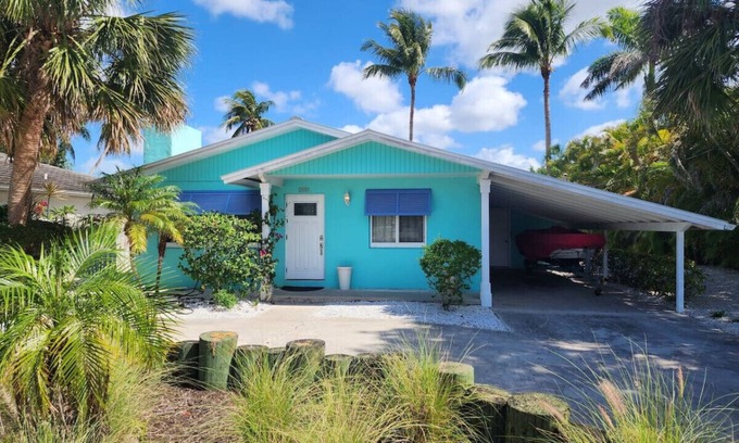 East Naples House | Riverview Cottage in Naples Bayshore Arts District