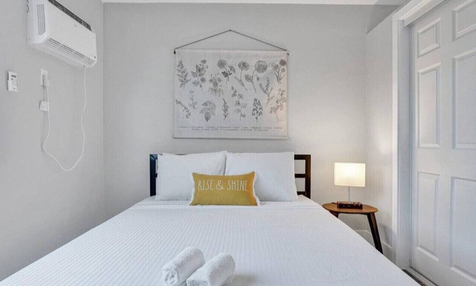 Poinciana Park Apartment | Rustic Retreats: Modern 1BR for 2 guests in the heart of Fort Lauderdale
