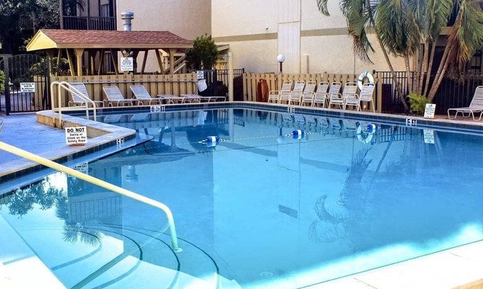 Siesta Key Condo | Siesta Key Beach Duplex - 2 Bedroom, 3 Beds, 3 Bathroom w/Heated Pool.