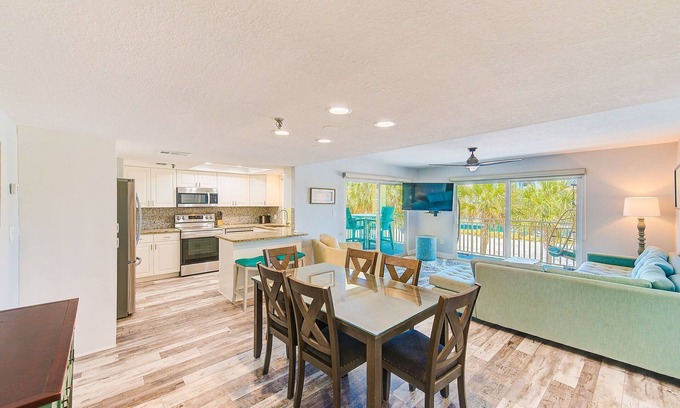 North Redington Beach Condo | Sleeps 10, King Bed, 3/3, Heated Pool/Spa with Direct Beach Access 108