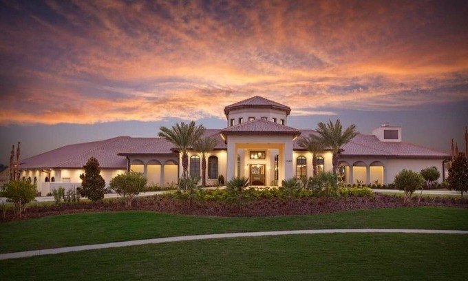 Davenport House | Sleeps 12 - 5 bed/4 bath Townhome