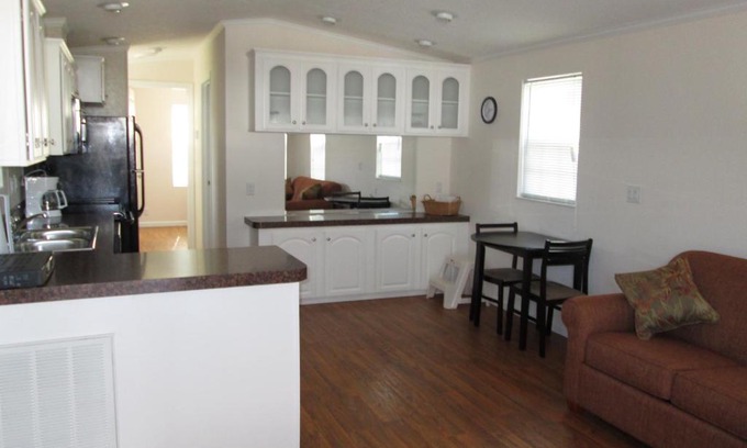 Eustis Resort | Southern Palms Park Model 9
