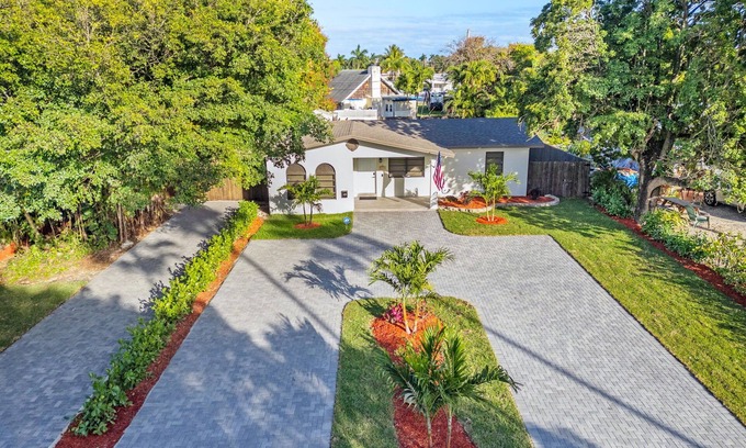 Homestead House | Spacious 4-bedroom house in family friendly Homestead FL