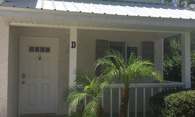 St. Augustine Beach Condo | Steps to the beach and restaurants!