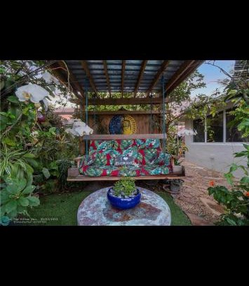 Pompano Beach House | Strawberry Moon