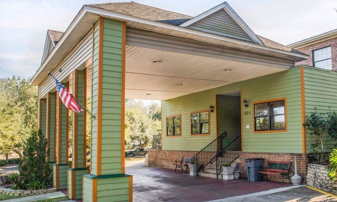 Tallahassee Hotel | Suburban Studios Tallahassee near University