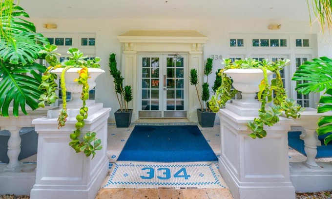 South Pointe Apartment | The Fountain 111 - One Bedroom Condominium