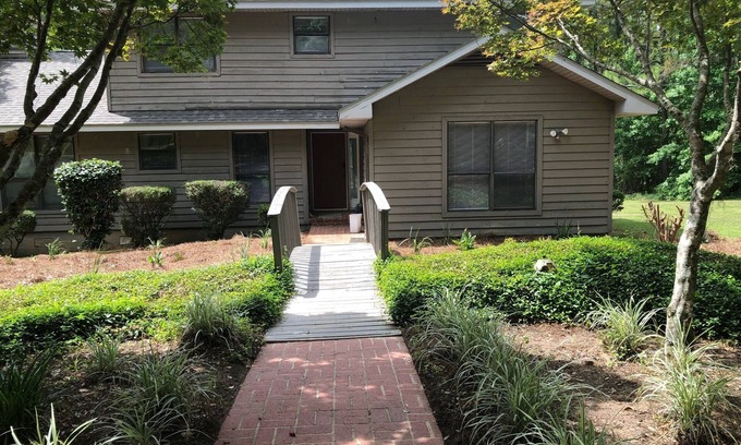 Monticello House | The newly renovated Serenade Oaks Country Home is beautifully designed!