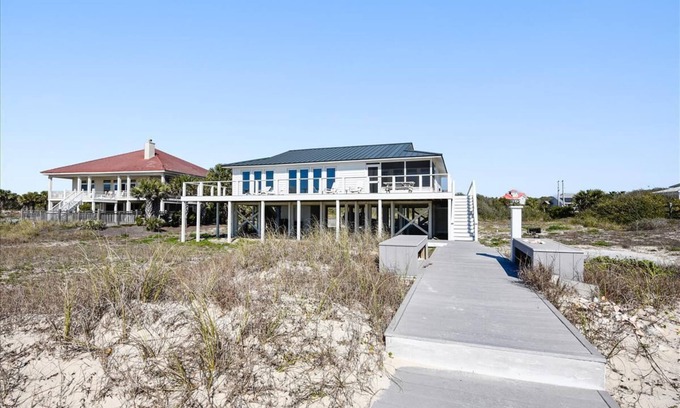 Plantation House | THE QUINTESSENTIAL BEACHFRONT HOME!