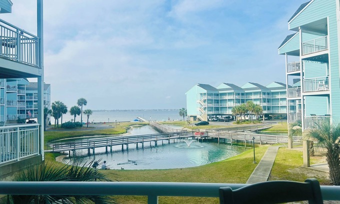 Pensacola Beach Condo | The Salty Pelican - Waterfront 2 Bedroom/2 Bath Condo - Pensacola Beach, Florida