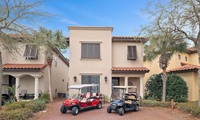 Villa Lago House | Two Golf Carts ~ Near Golf Course ~ Community Pool