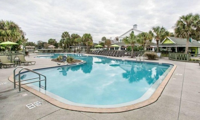 Crystal River House | Ultimate Family Getaway! Amazing Room w/ 2 Double Beds, Outdoor Pool