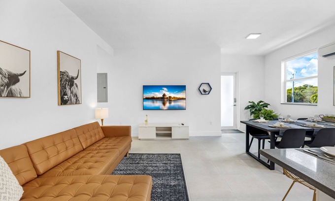 Allapattah House | UP TO 12 GUESTS! Modern house near Wynwood