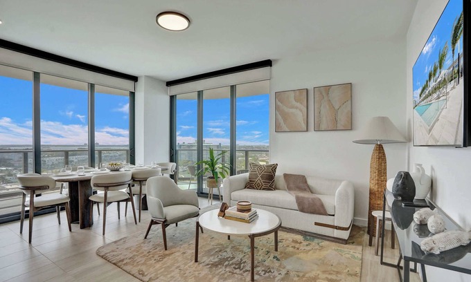 North Beach Condo | Upscale 3BR/2BA Condo w/Pool – Walk to the Ocean