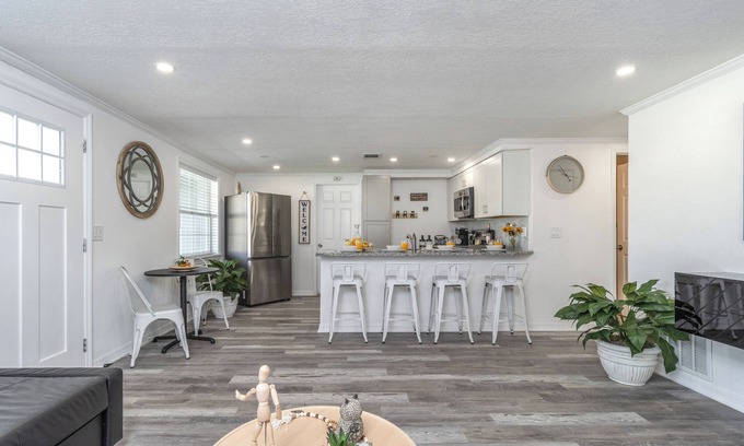 Disston Heights House | Utica House /10M Beach & 10M Downtown /Families/Patio