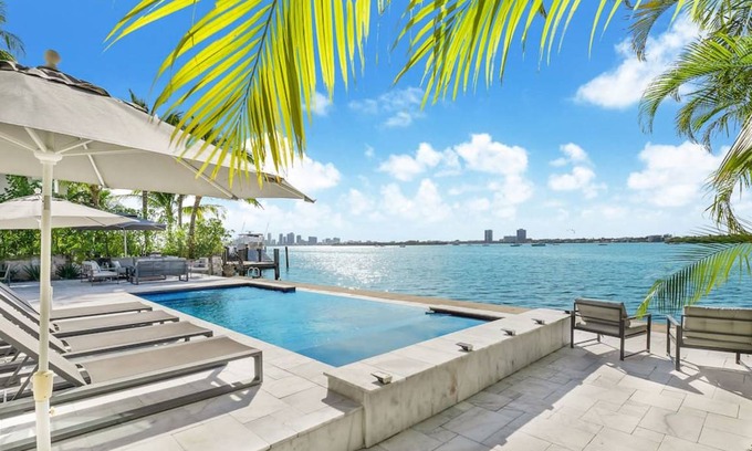 North Bay Village Villa | Villa ∙ 4 bedrooms ∙ 8 guests