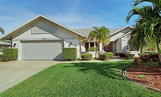 Pelican House | Villa Tara - 3/2 Heated Pool on Gulf Access
