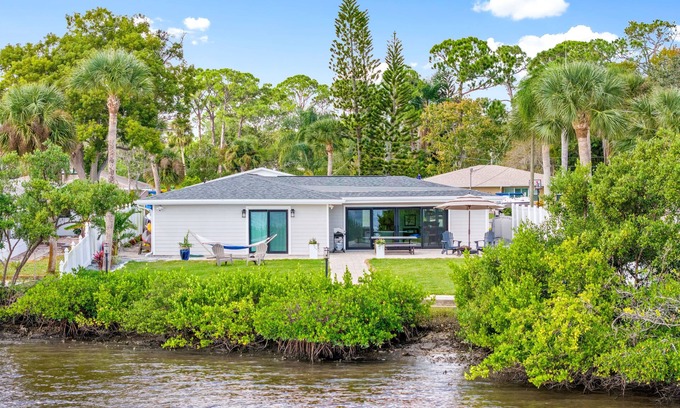 Port Orange House | Waterfront/Dolphins/Luxury Design/HOT TUB
