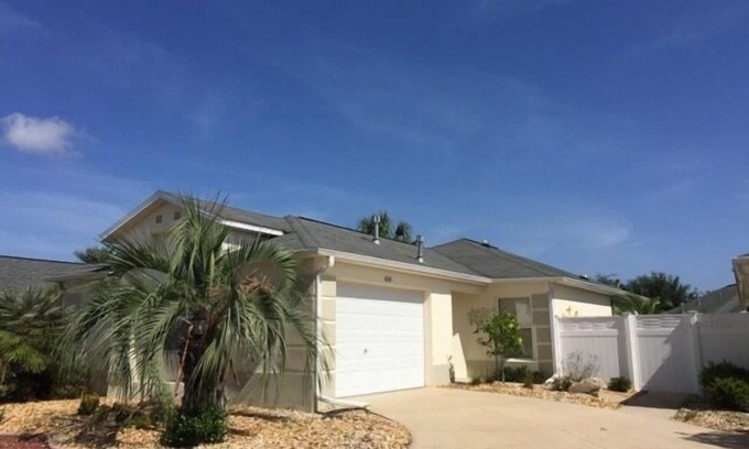 Virginia Trace House | WOW! Professionally decorated 2 Bd 2 Ba Villa close to Lake Sumter Landing