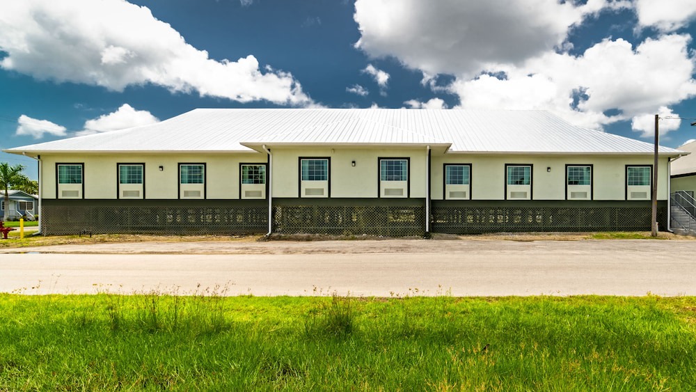 Everglades City Hotel | Everglades Adventures Hotel Suites by Ivey House
