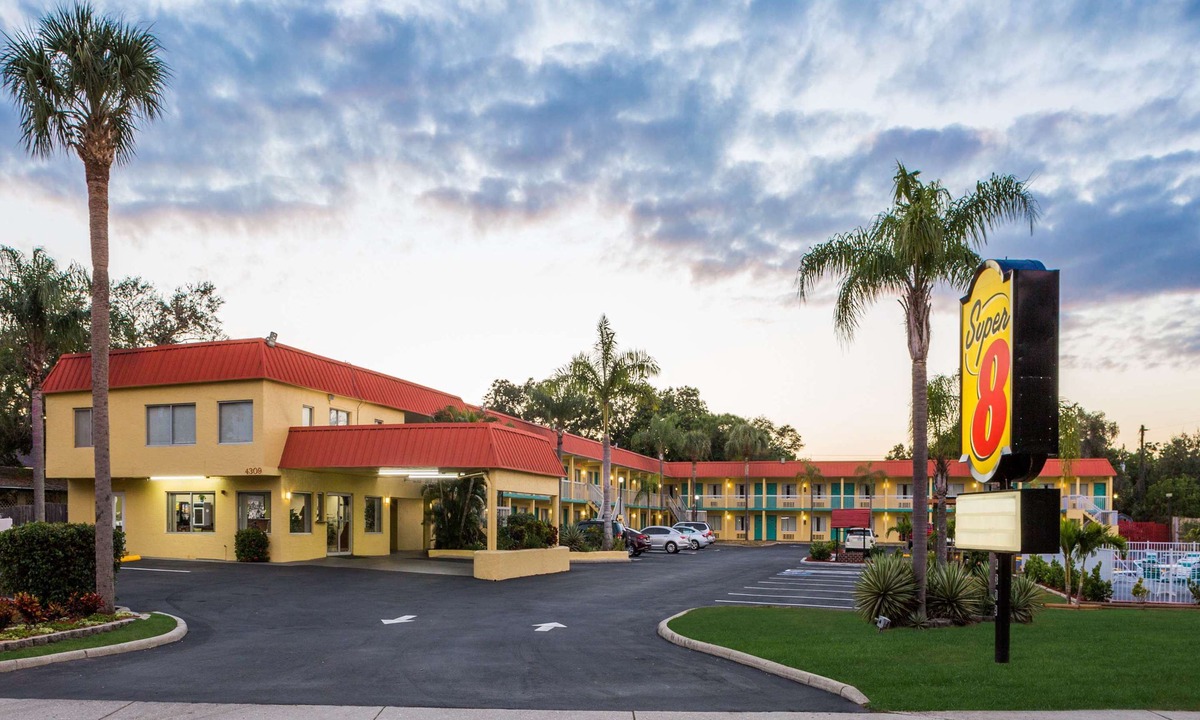 Indian Beach Sapphire Shores Hotel | Super 8 by Wyndham Sarasota Near Siesta Key
