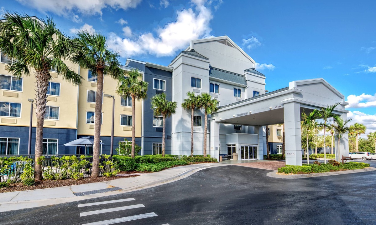 Rural Estates Hotel | Fairfield Inn and Suites by Marriott Naples