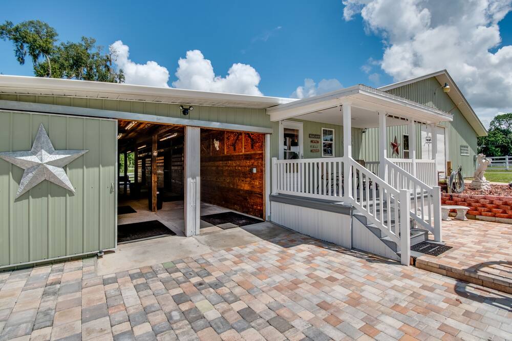 Citra Apartment | GREEN ACRES working horse farm. w/ barn apartment STALL ACCESS ;TACK ROOM