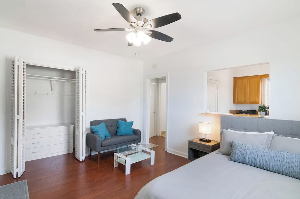 Southside Condo | Walton Place 3