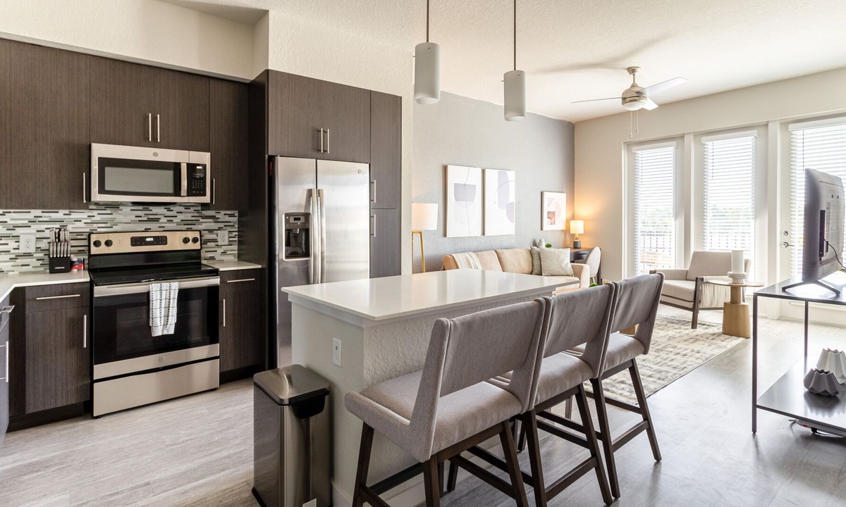 Biggar Apartment | Modern Apartment in Prime Location (ID8690X07)